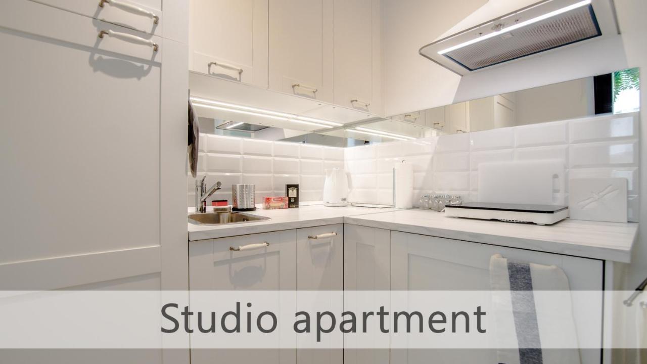 White Apartments With Ac By Kovee Bratislava Exterior foto